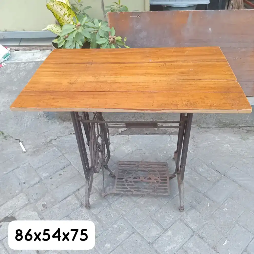 Meja cafe rangka besi bekas jahit