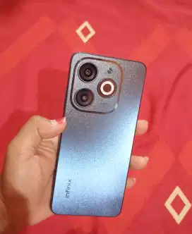 Infinix smart 8 ram 4+4/128!.