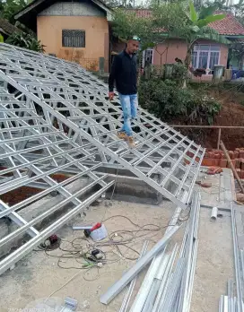 Rangka atap galvalum merek kencana