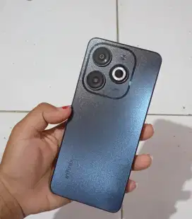 Infinix smart 8 ram 4+4/128!.