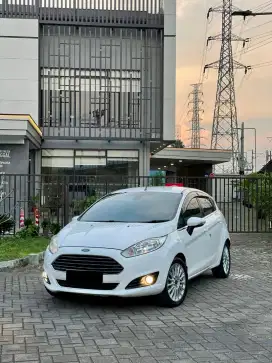 Ford Fiesta S th 2014 at istimewa jual cepat bisa tuker tambah