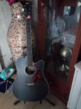 Dijual gitar akustik warna hitam Cort