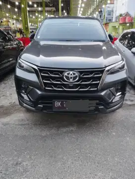 Dijual cepat toyota fortuner gr A/T