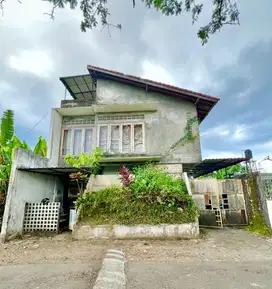Rumah Dijual Istimewa di Jakal Km.10, View Sawah, Timur Sop Pak Bayu