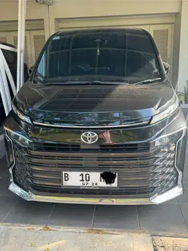 Voxy 2023 hitam istimewa
