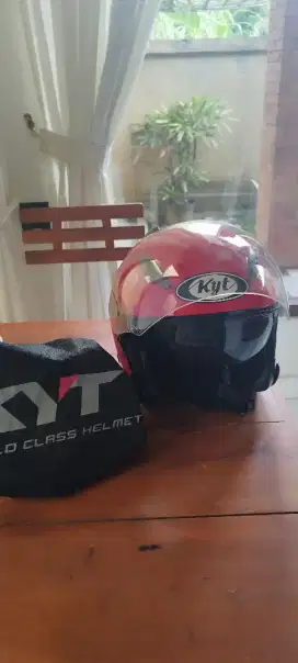 di jual helm kyt warna merah size xxl