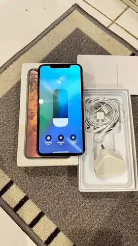 Dijual Iphone Xsmax 64GB Gold Mulus Lengkap Terdaftar