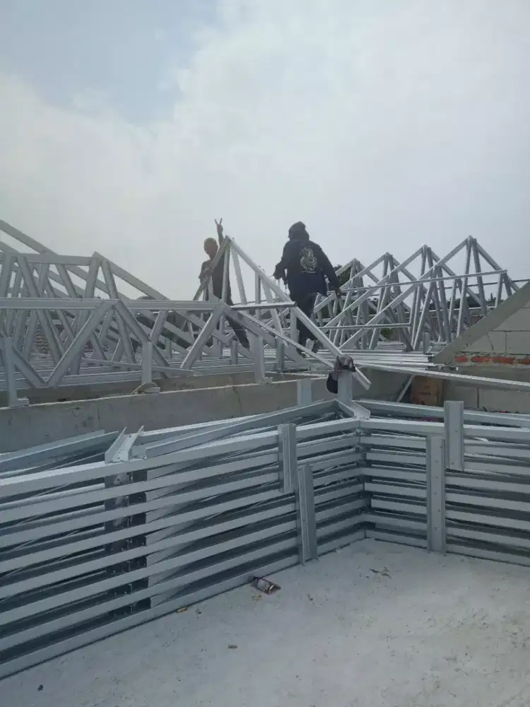Kanopi baja ringan