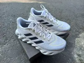 Sepatu running adidas switch run ori size 42