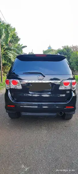 Toyota Fortuner G Diesel  A/T model 2012 Hitam
