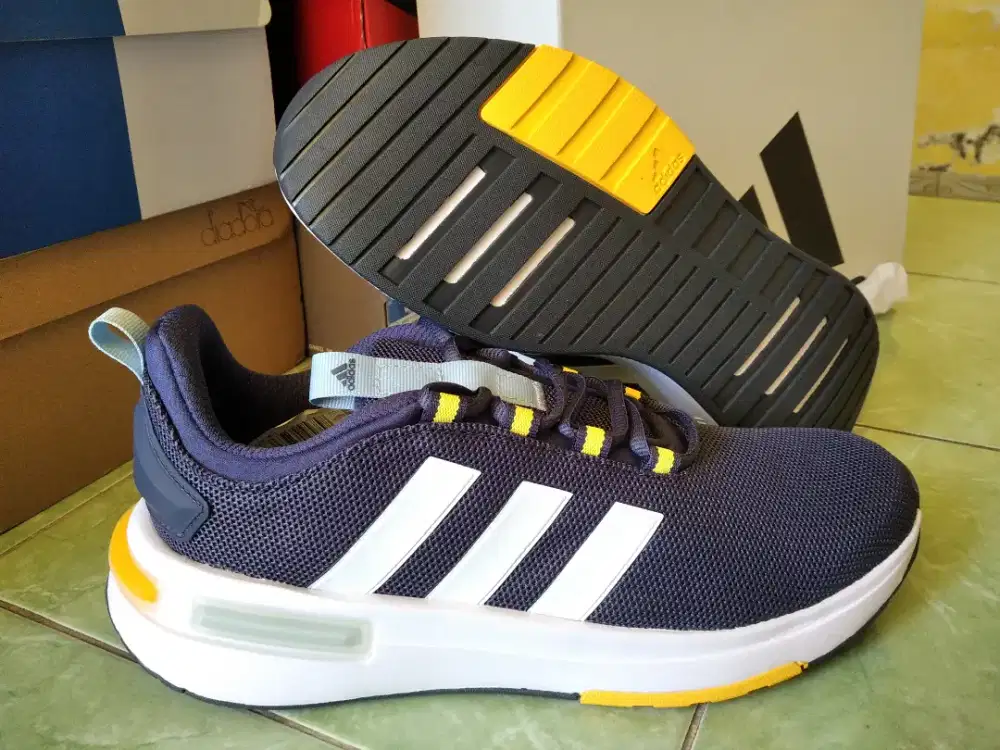 Sepatu sneaker adidas size 42 dan 43 murah