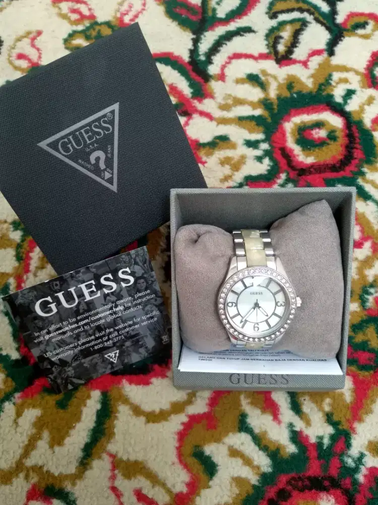Dijual jam guess silver keramik vintage