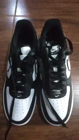 Sepatu nike air force 1'07 size 42,5