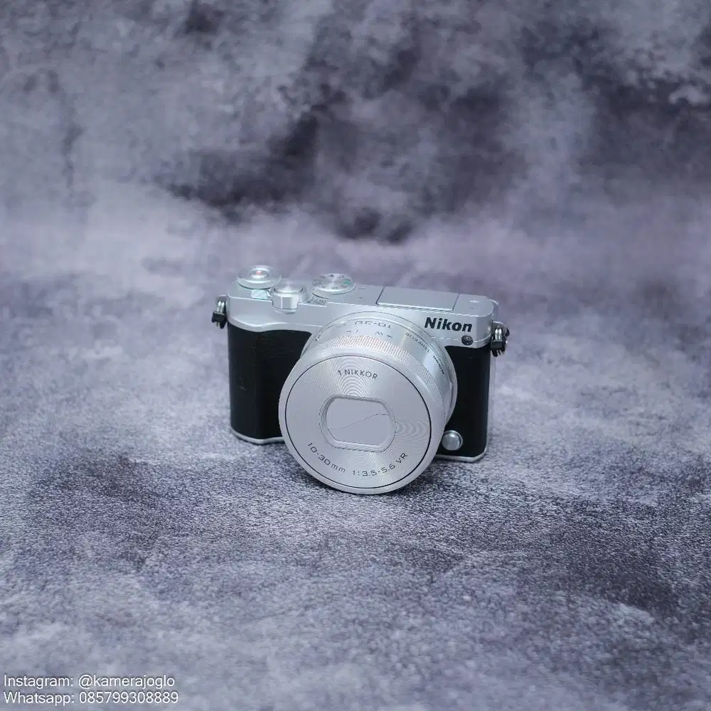 Nikon 1 J5 lensa kit 10-30mm