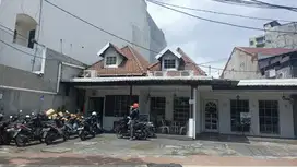 RUMAH JL SUMATRA COCOK BUAT USAHA, STRATEGIS