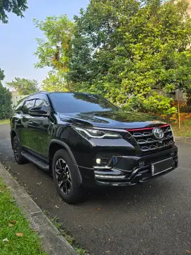 TOYOTA FORTUNER TRD FACELIFT TH 2020 LOW KM HITAM