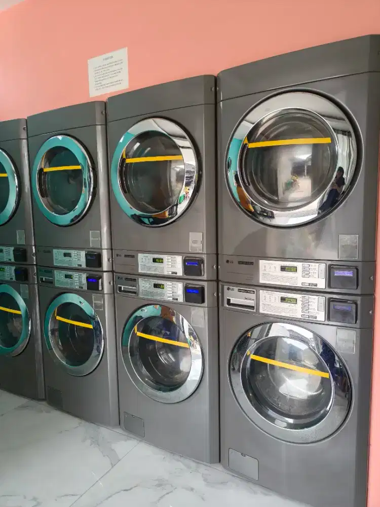 Staff Laundry Setrika Uap