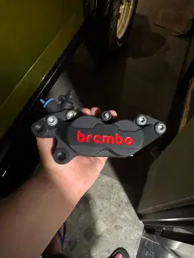 Kaliper Brembo 4 Piston 1 Pin Black Original buat (left/kiri)