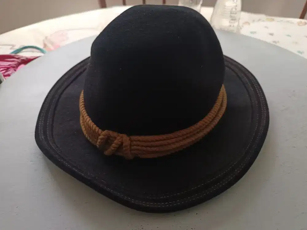 Topi bahan beludru