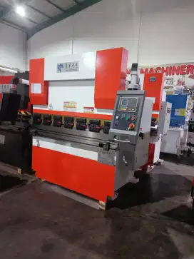 Mesin Bending tekuk plat 30t X 1500mm