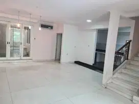 DIJUAL RUMAH 3 LANTAI DI CLUSTER DEKAT MALL KELAPA GADING (DJ)