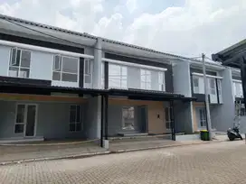 Rumah Town House Jatiwaringin