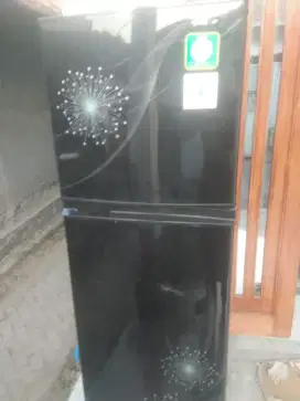 Kulkas Sharp dua pintu