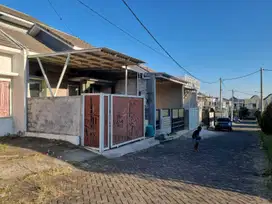 Rumah Vila 2.5 Lantai Di Jual Perum Indraprasta Pacet Mojokerto