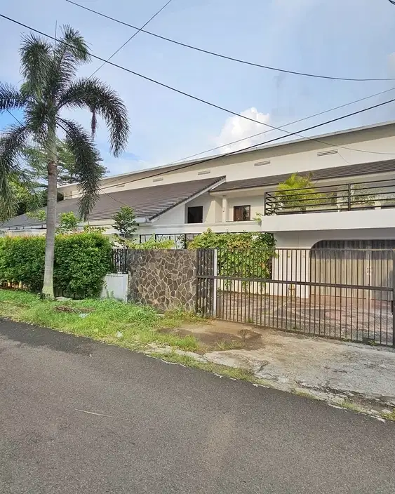Dijual Rumah di Delman Kencana, ada Backyard nya, Dekat Gandaria City