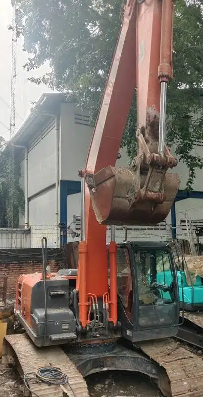 Dijual Excavator Hitachi ZX200-5G Tahun 2021