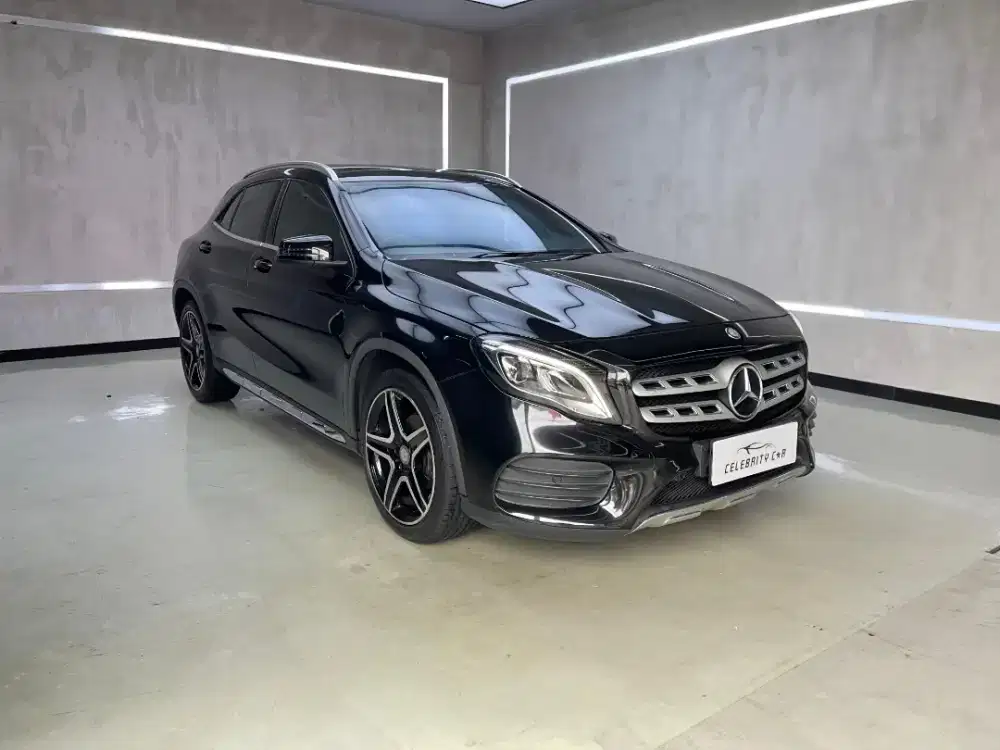 MERCEDES BENZ GLA 200 AMG LINE A/T 2017 NIGHT BLACK