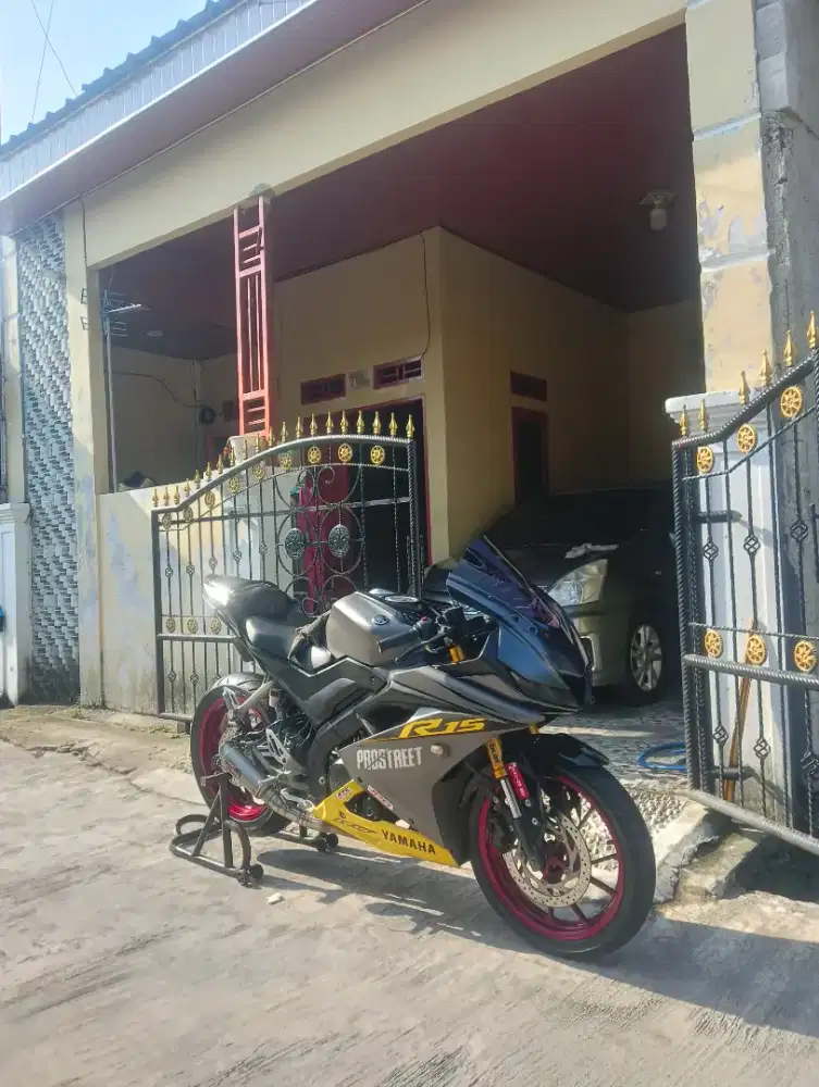 Yamaha r15 v3 2020 warna abu kuning