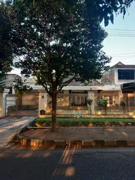 Dijual rumah daerah pulau pulau Klojen dengan bangunan klasik Malang