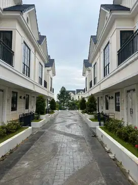 Rumah Dijual di Lavon 2, Tangerang, 3 Lantai