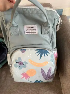 Tas perlengkapan bayi (diaper bag)