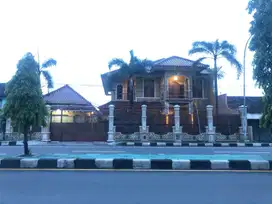 Rumah Lux pinggir jl raya solo - Jogja