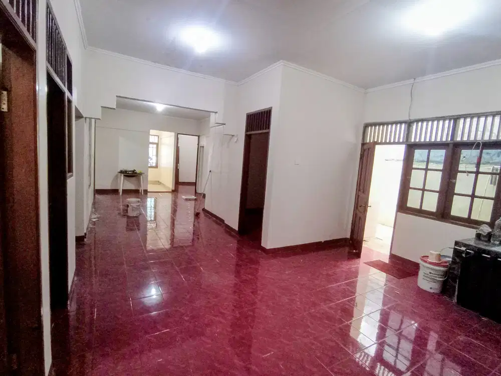 Rumah untuk usaha? Rumah Meruya Ilir ini  bikin cuan mengalir
