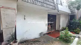 Rumah Lama Bonus Rumah Kost di Jalan Arteri dekat Gandaria City