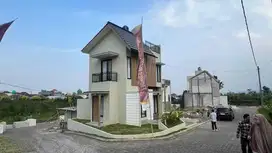 Villa Eksklusif Dekat Alun-alun Batu dengan Swimming Pool
