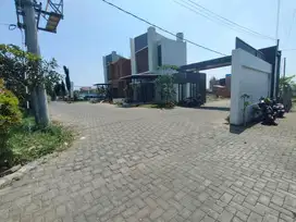 HUNIAN KONSEP VILLA 2 LANTAI LOKASI DI BATU