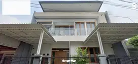 Rumah Pulomas Utara: 2 Lantai, LT 222 m2, Jalan 2 Mobil, Bagus