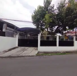 Disewa Rumah Siap Huni Luas 465 m2 Ada Pagar di Tambaksari, Surabaya