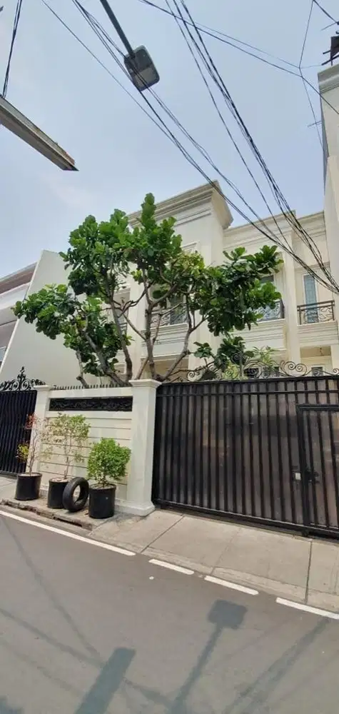 Rumah Mewah Private Pool, Kebon Kacang Jakarta Pusat
