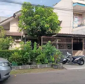 Rumah di Komplek Istana Kawaluyaan Indah