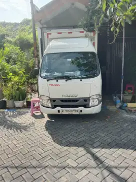 Isuzu Traga Box