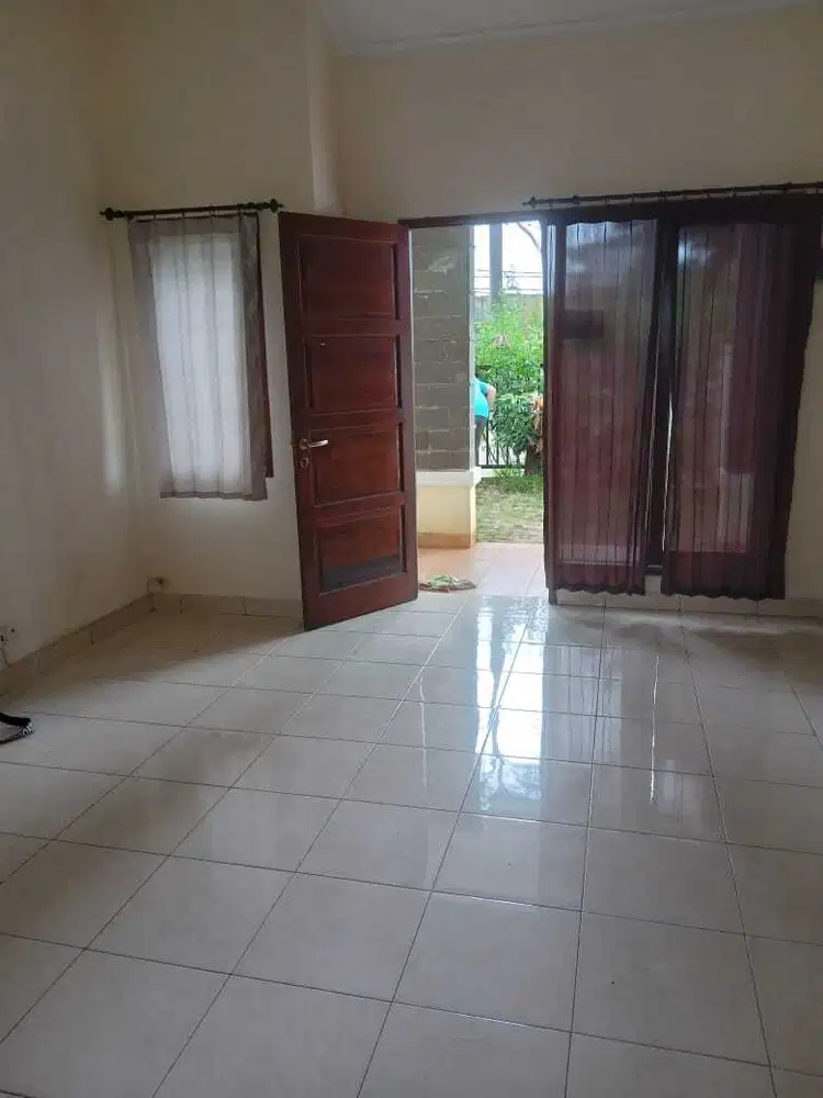 Disewakan rumah di cluster Aralia harapan indah 2 Bekasi