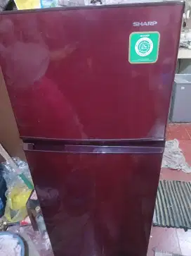 Di jual kulkas 2 pintu merk Sharp dan printerHP
