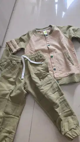 Baju merk little defant untuk anak usia 2-3tahun