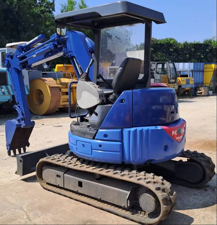 Dijual Excavator Komatsu model PC30UU-3 Kap. 3 ton
