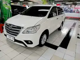 INNOVA 2.0 E + AT 2015